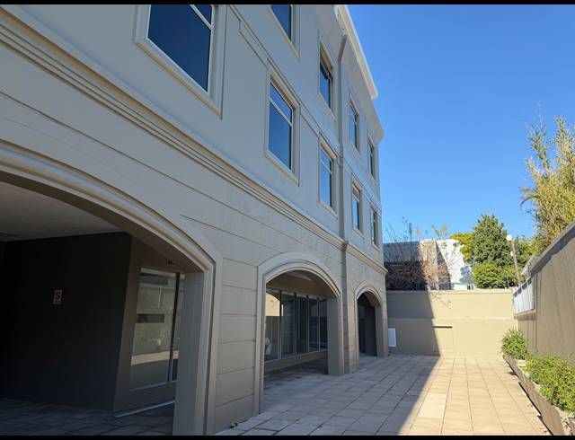 381M² BUILDING TO LET IN CLAREMONT